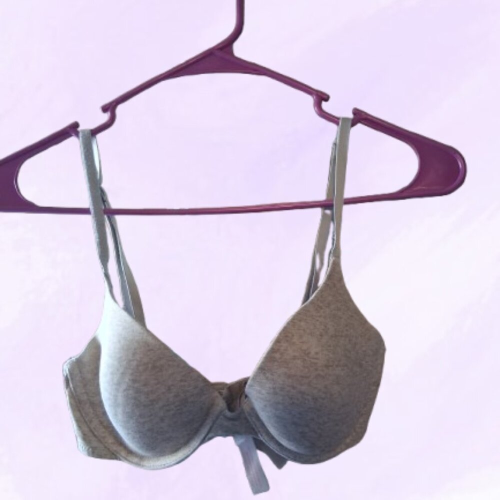 PINK Victoria's Secret wear everywhere t-shirt bra in gray and pink size 32C.